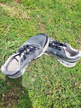 On Cloud Men’s Athletic Running Shoes - Gray/White